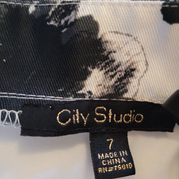 ✨NWT✨ City Studio Mini Skirt with Light Crinoline and Lining - Picture 2 of 5